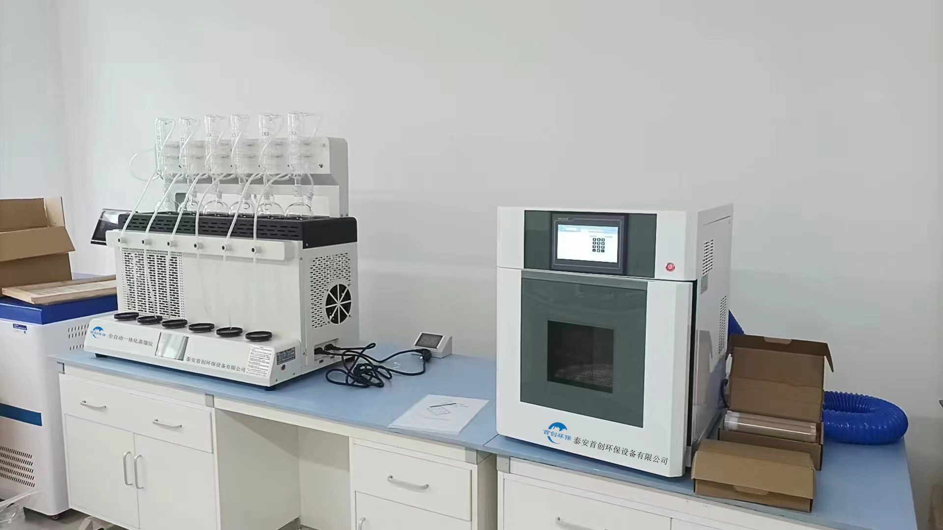全自動一體化蒸餾儀及高通量智能微波消解儀安裝于第三方檢測公司